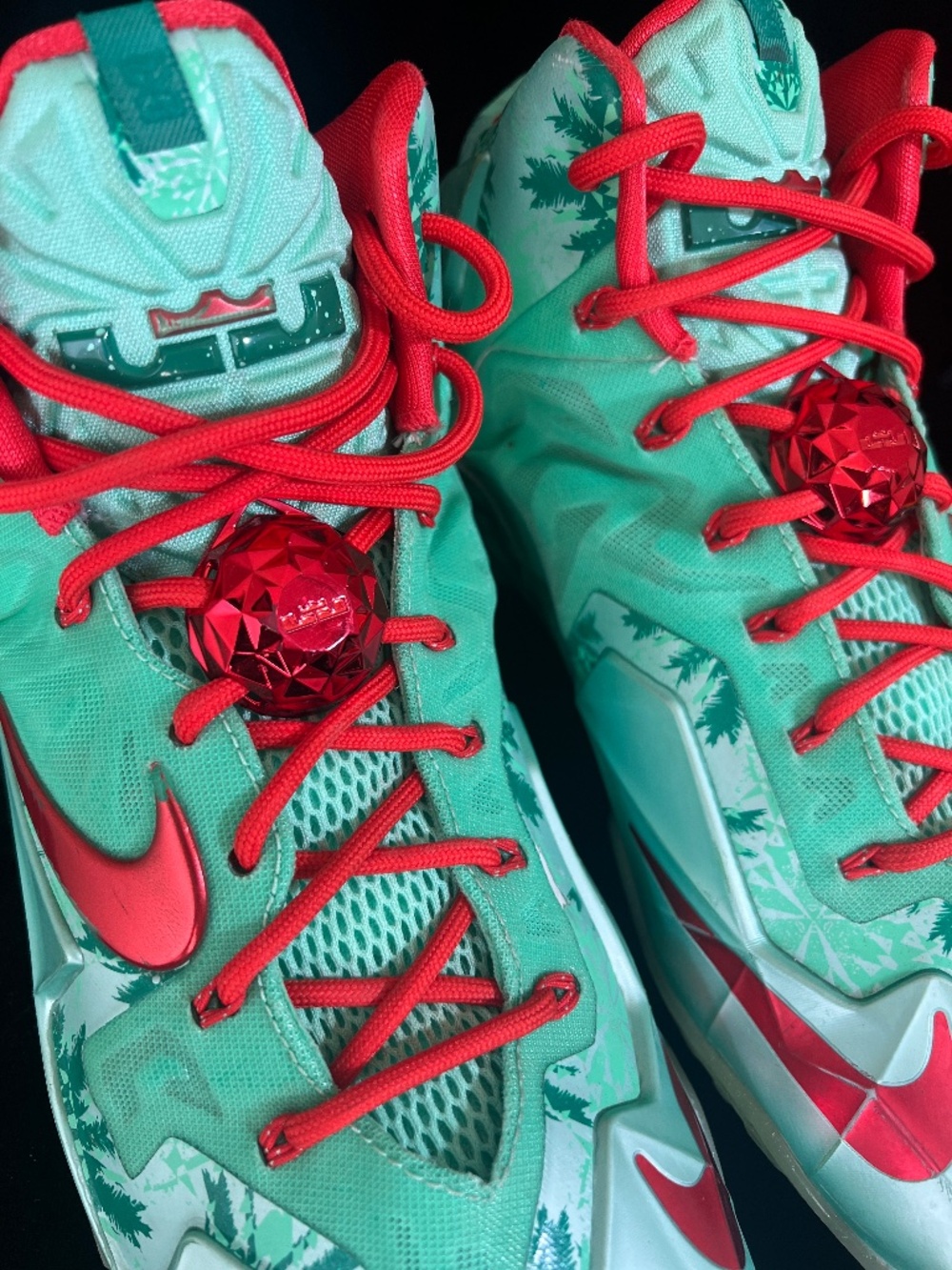 NIKE Lebron 11 Christmas Sneakers | Green Glow Red Jade 616175-301 | Mens 11